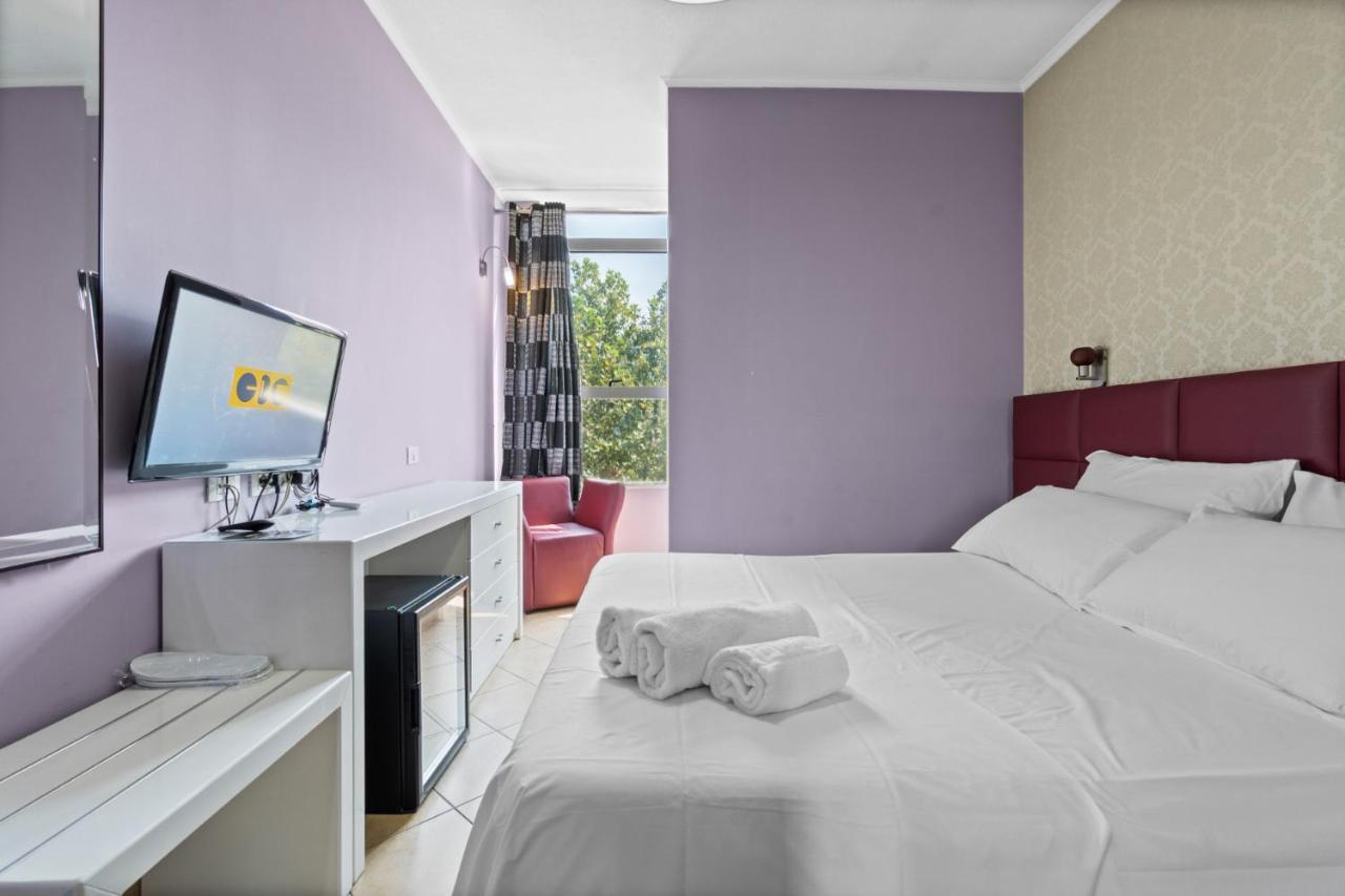 Hotel Relax Tirana Exteriör bild